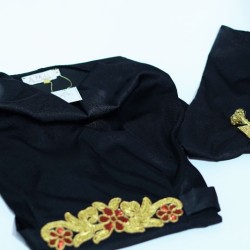 Ensemble revisité avec touche artisanale traditionnelle Ensemble revisité avec touche artisanale traditionnelle
